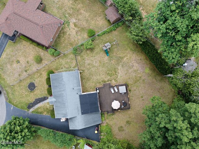 1 Hawley Court, Bethlehem, NY 12054