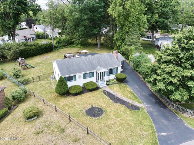 1 Hawley Court, Bethlehem, NY 12054