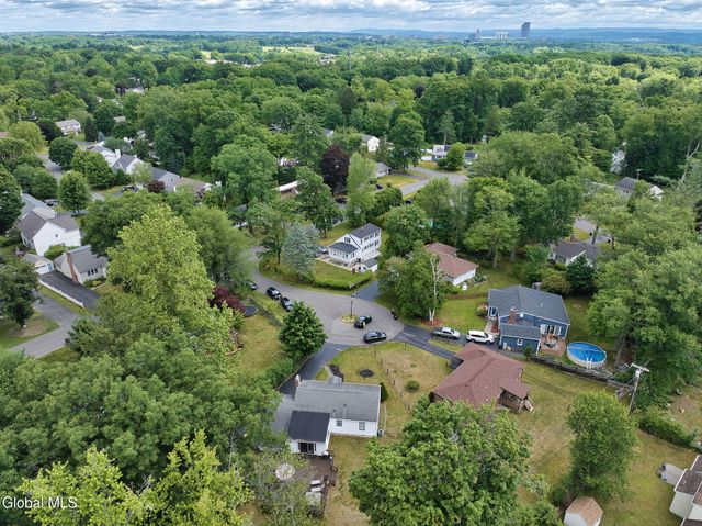 1 Hawley Court, Bethlehem, NY 12054