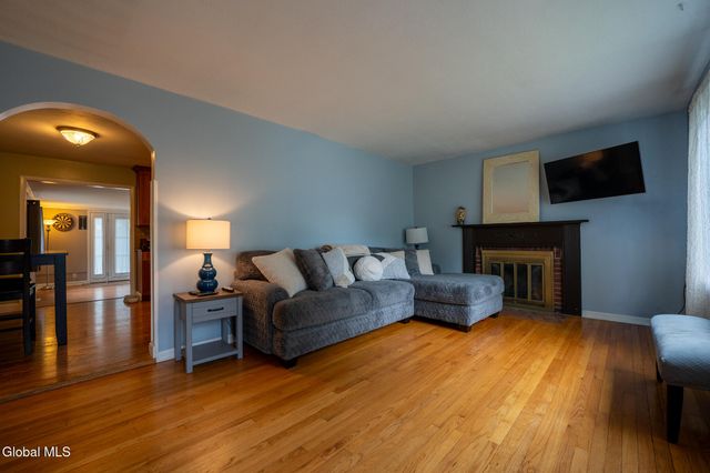1 Hawley Court, Bethlehem, NY 12054