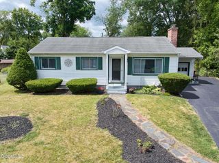 1 Hawley Court, Bethlehem, NY 12054