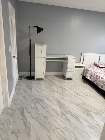 4040 NW 19 Street 305, Lauderhill, FL 33313