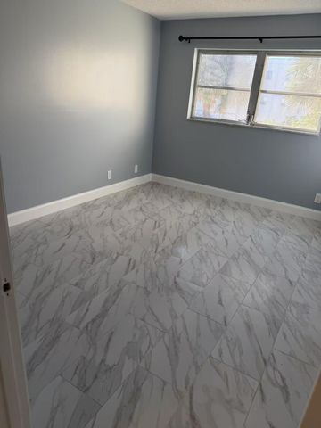 4040 NW 19 Street 305, Lauderhill, FL 33313