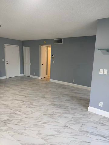 4040 NW 19 Street 305, Lauderhill, FL 33313