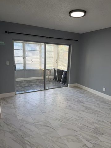 4040 NW 19 Street 305, Lauderhill, FL 33313