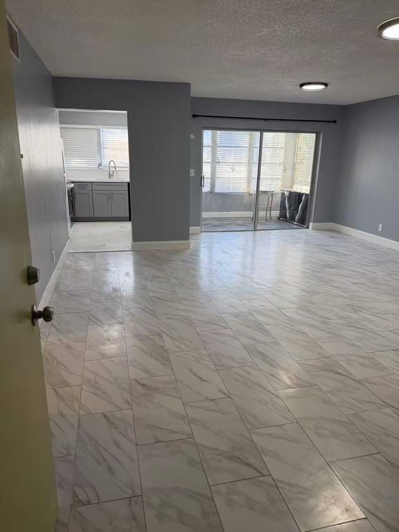 4040 NW 19 Street 305, Lauderhill, FL 33313