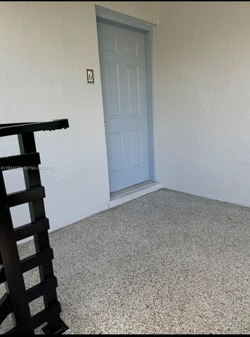 9751 Wayne Ave 6, Palmetto Bay, FL 33157