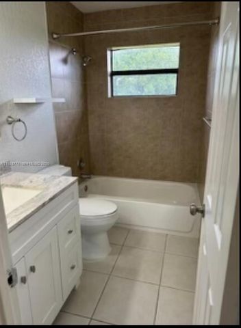 9751 Wayne Ave 6, Palmetto Bay, FL 33157