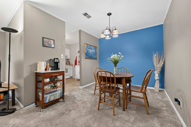 465 Raintree Court 2B, Glen Ellyn, IL 60137