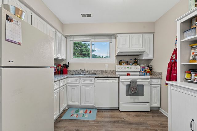 465 Raintree Court 2B, Glen Ellyn, IL 60137