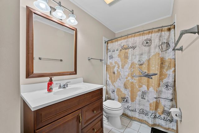 465 Raintree Court 2B, Glen Ellyn, IL 60137