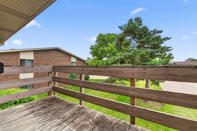 465 Raintree Court 2B, Glen Ellyn, IL 60137