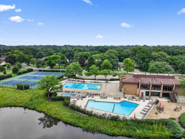 465 Raintree Court 2B, Glen Ellyn, IL 60137