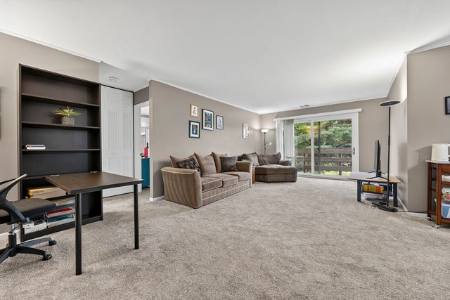 465 Raintree Court 2B, Glen Ellyn, IL 60137