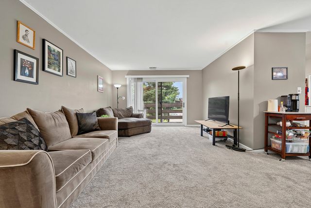 465 Raintree Court 2B, Glen Ellyn, IL 60137