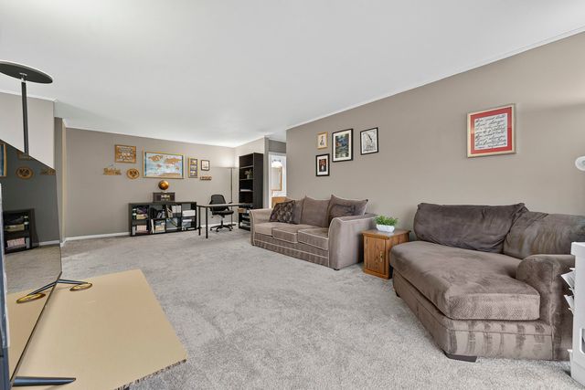 465 Raintree Court 2B, Glen Ellyn, IL 60137