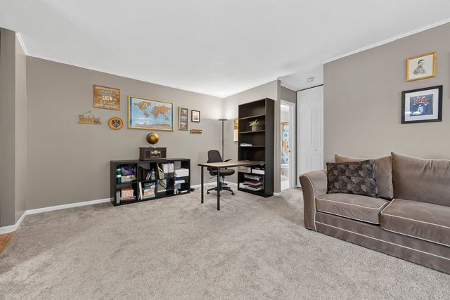 465 Raintree Court 2B, Glen Ellyn, IL 60137