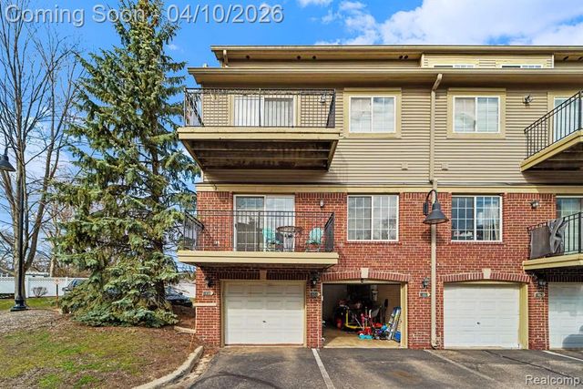 1456 Silverbrook Ridge Drive, Walled Lake, MI 48390