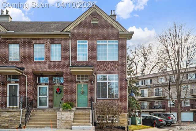 1456 Silverbrook Ridge Drive, Walled Lake, MI 48390