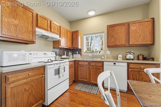 1456 Silverbrook Ridge Drive, Walled Lake, MI 48390