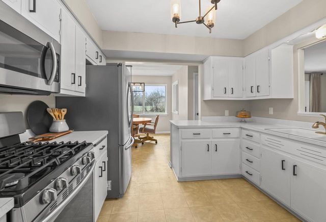 5023 Valley TRAIL, Wind Point, WI 53402