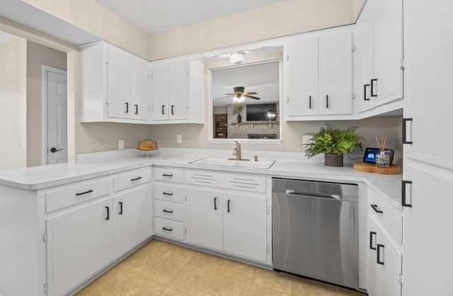 5023 Valley TRAIL, Wind Point, WI 53402