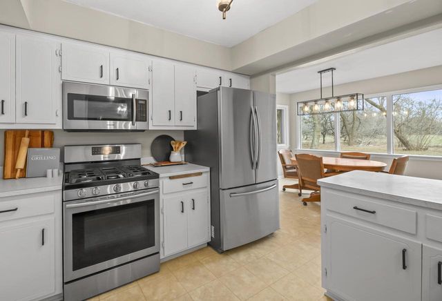 5023 Valley TRAIL, Wind Point, WI 53402