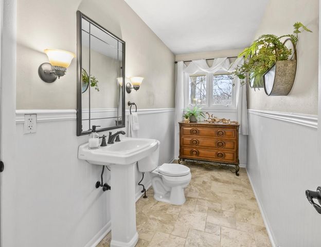 5023 Valley TRAIL, Wind Point, WI 53402