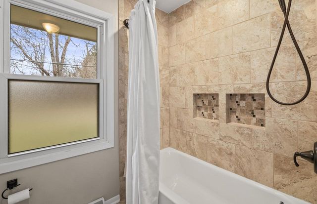 5023 Valley TRAIL, Wind Point, WI 53402