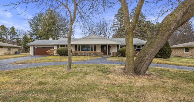 5023 Valley TRAIL, Wind Point, WI 53402