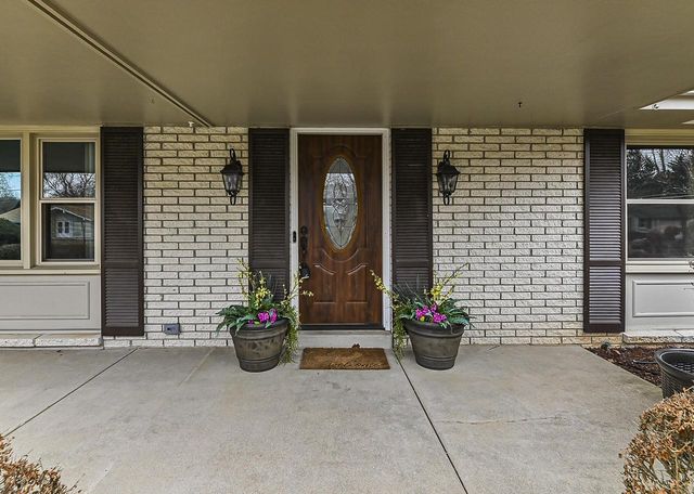 5023 Valley TRAIL, Wind Point, WI 53402