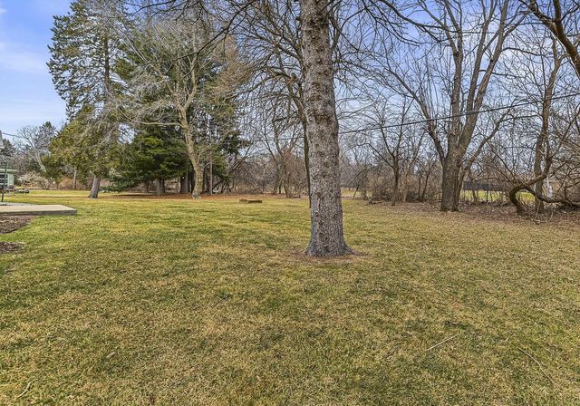 5023 Valley TRAIL, Wind Point, WI 53402