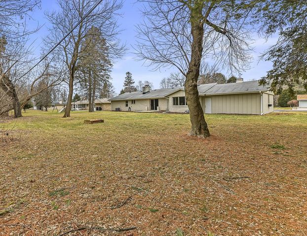 5023 Valley TRAIL, Wind Point, WI 53402
