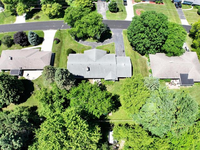 5023 Valley TRAIL, Wind Point, WI 53402