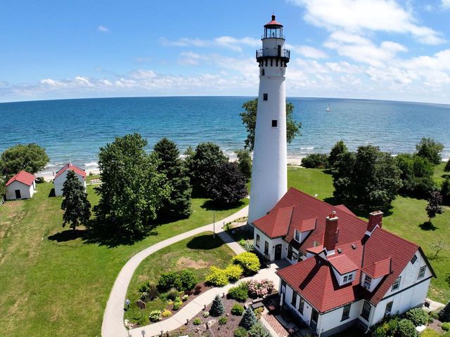 5023 Valley TRAIL, Wind Point, WI 53402