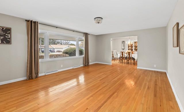 5023 Valley TRAIL, Wind Point, WI 53402