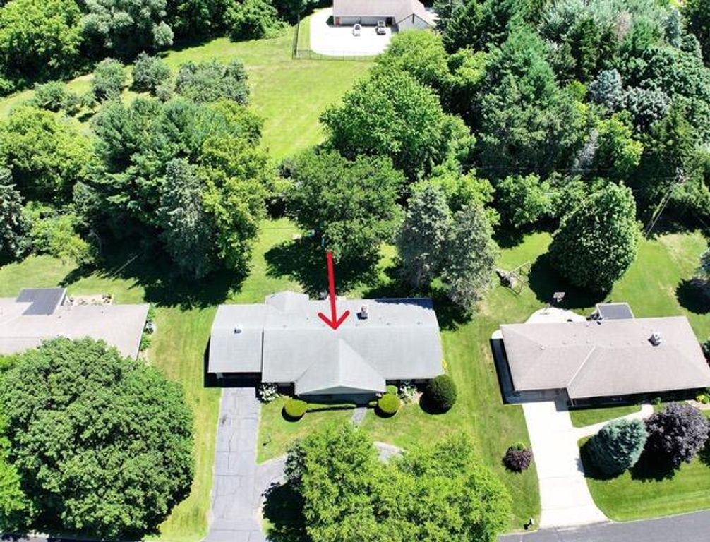 5023 Valley TRAIL, Wind Point, WI 53402