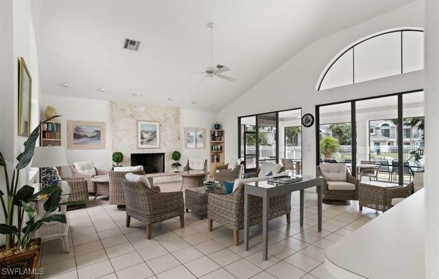 66 Emerald Woods DR H7, Naples, FL 34108