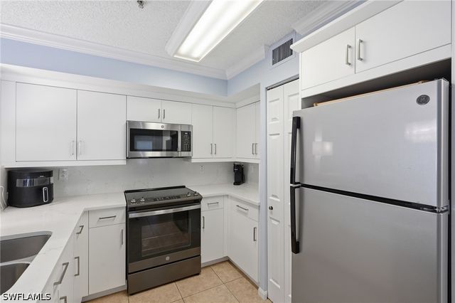 1270 Wildwood Lakes BLVD 208, Naples, FL 34104