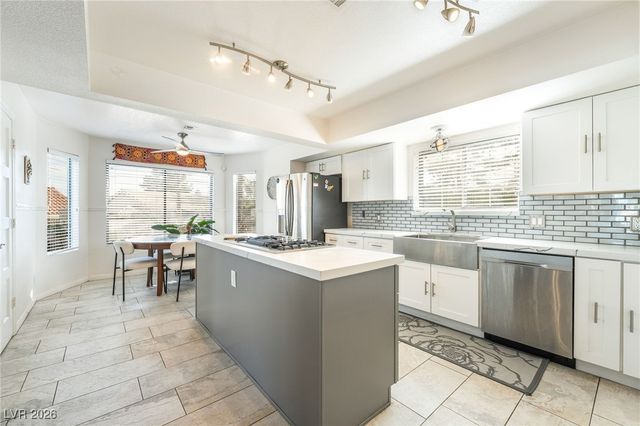 8 Hummingbird Lane, Henderson, NV 89014