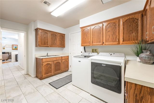 8 Hummingbird Lane, Henderson, NV 89014