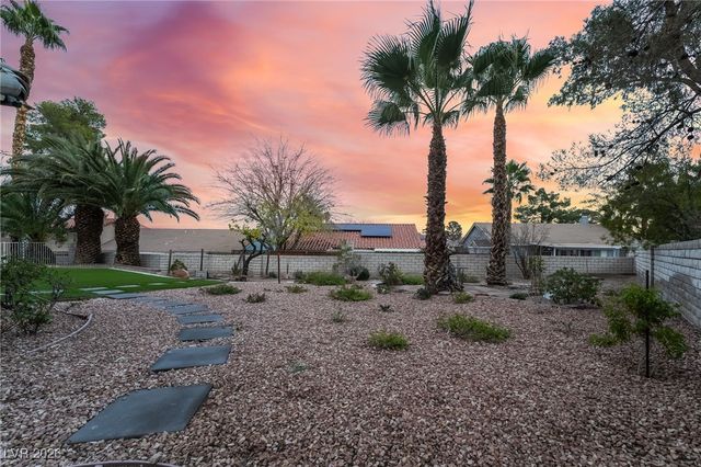 8 Hummingbird Lane, Henderson, NV 89014