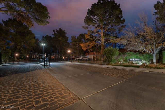 8 Hummingbird Lane, Henderson, NV 89014