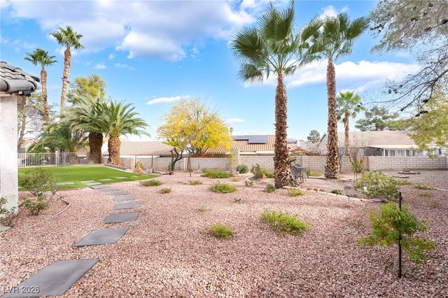 8 Hummingbird Lane, Henderson, NV 89014