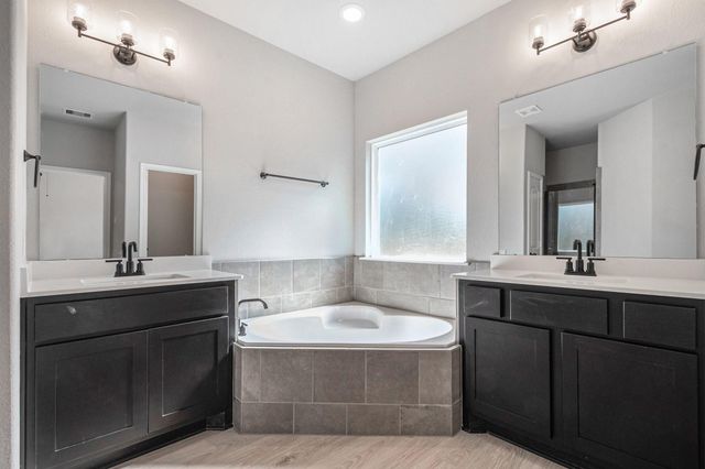 11702 Oakwood Ranch, Willis, TX 77378