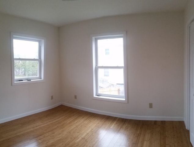 10 Jackson Street, Essex Junction, VT 05452