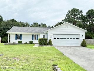 222 Redberry Drive, Richlands, NC 28574