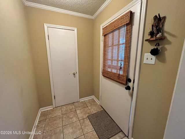 719 White Ash Drive, Southaven, MS 38671