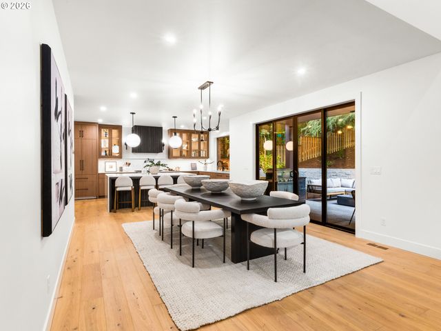 1160 OAK Ter, Lake Oswego, OR 97034