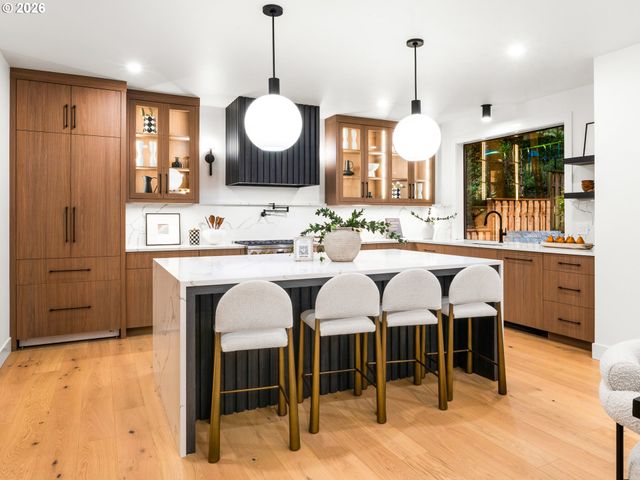 1160 OAK Ter, Lake Oswego, OR 97034